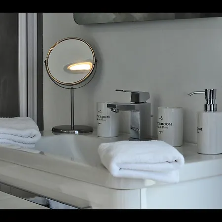 La Dependance By Cocoonr Apartment Bordeaux Room photo